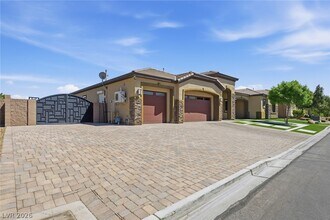 3922 Jacob Lake Cir in Las Vegas, NV - Building Photo - Building Photo