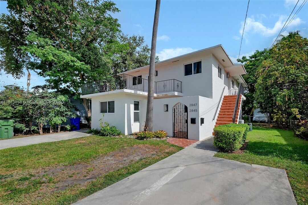 2845 SW 24th St in Miami, FL - Building Photo