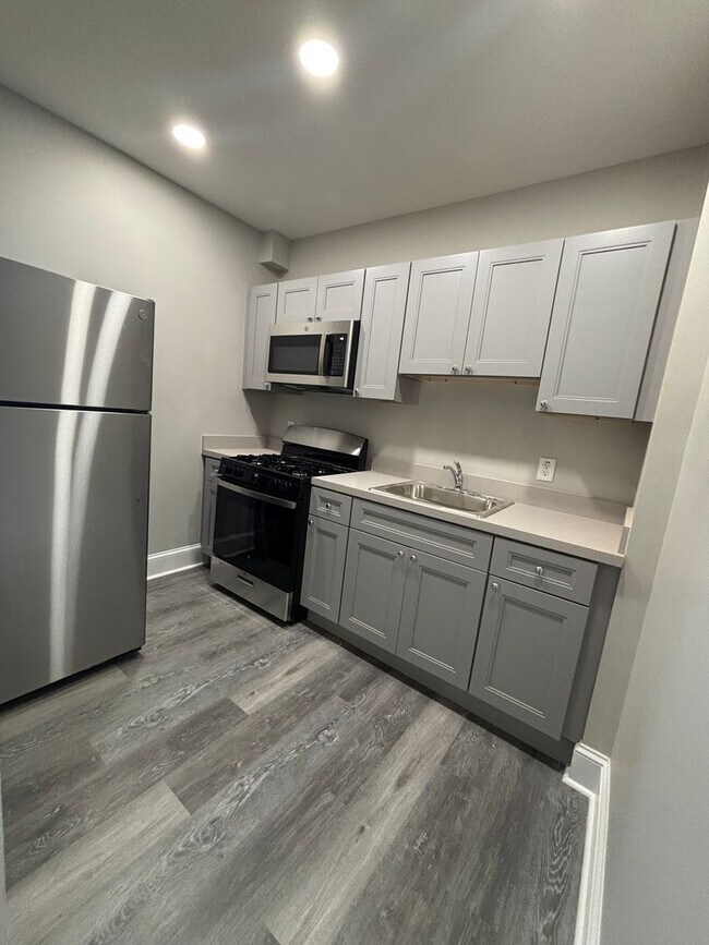 529 Chester Pike in Prospect Park, PA - Foto de edificio - Building Photo