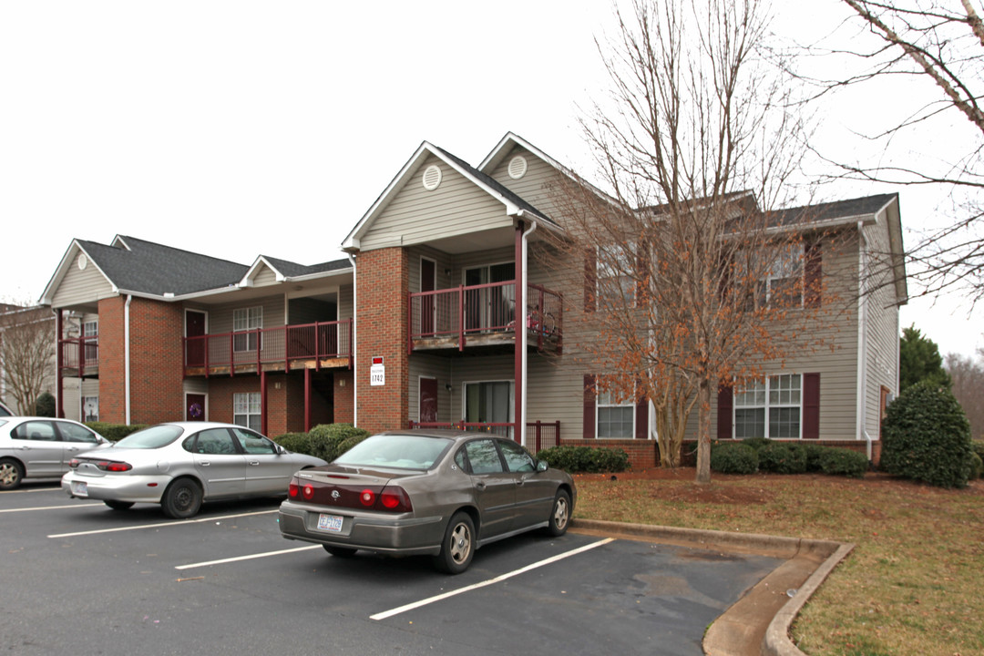 Woodland Park Apartments in Hickory, NC - Foto de edificio