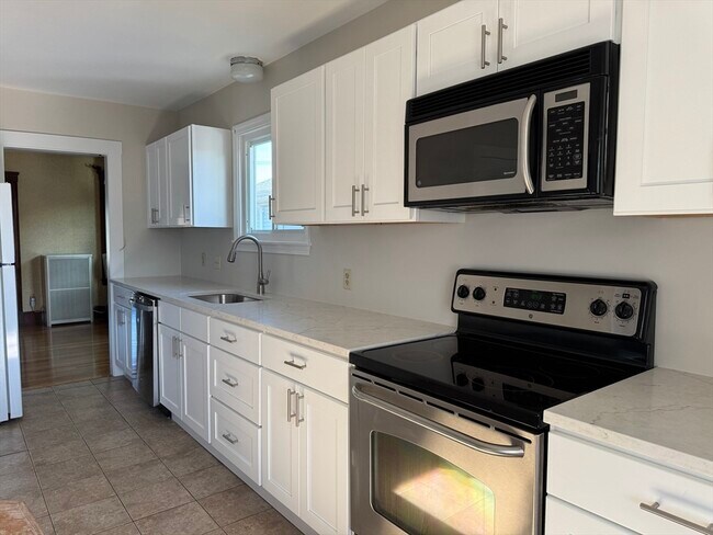 358 Eastern Ave in Lynn, MA - Building Photo - Building Photo