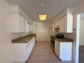 1809 Prince Dr in Benbrook, TX - Foto de edificio - Building Photo