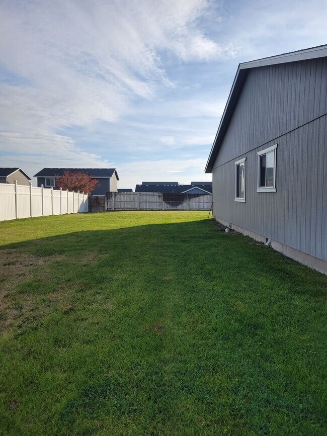 742 K St SE in Ephrata, WA - Building Photo - Building Photo