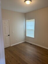 210 Cherokee Dr in Lafayette, TN - Foto de edificio - Building Photo