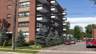 Lakeview in Oakville, ON - Building Photo