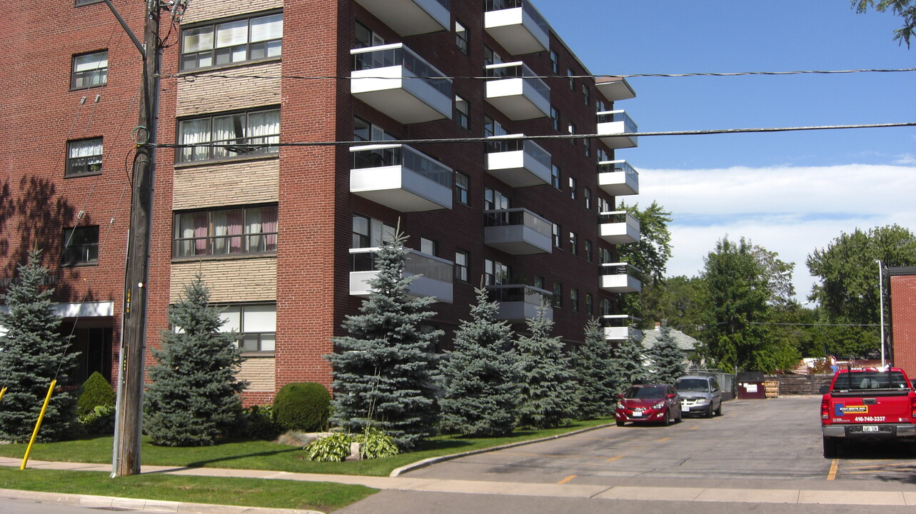 Lakeview in Oakville, ON - Building Photo