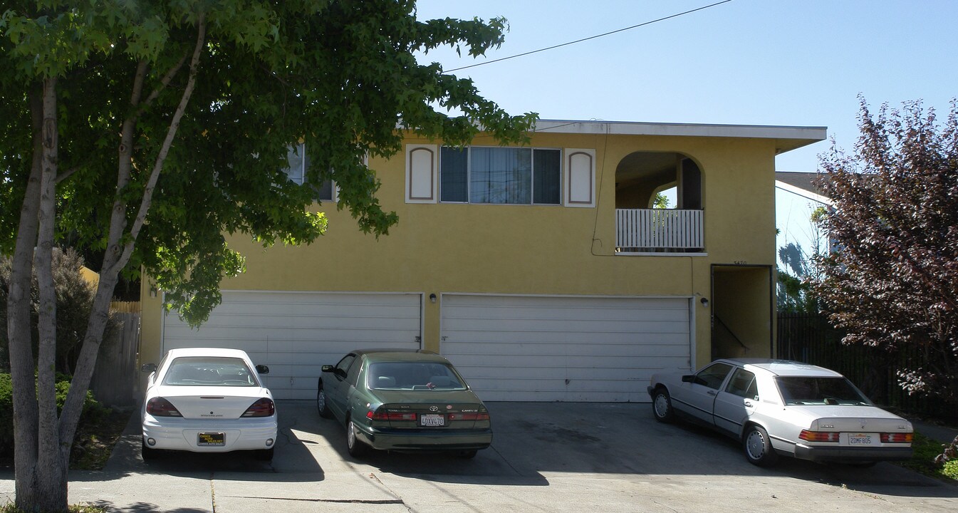 3470 Laurel Ave in Oakland, CA - Building Photo