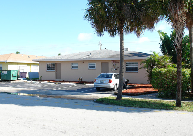 5631 NW 28th St in Fort Lauderdale, FL - Foto de edificio - Building Photo