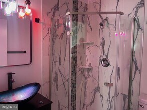 1949 Kennedy Dr in McLean, VA - Foto de edificio - Building Photo