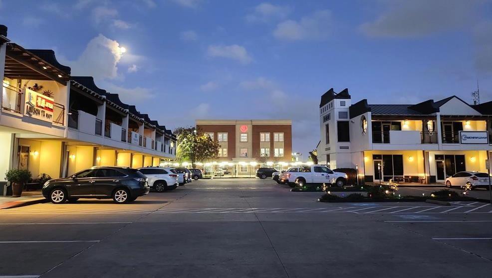 9788 Clarewood Dr in Houston, TX - Building Photo
