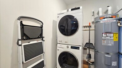 1515 Liona St, Unit 1100 in Honolulu, HI - Building Photo - Building Photo