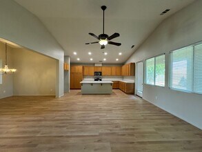 12113 Sundance Canyon Dr in Bakersfield, CA - Building Photo - Building Photo