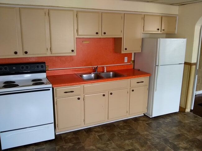 232 S 4th St, Unit 1 in Shamokin, PA - Foto de edificio - Building Photo