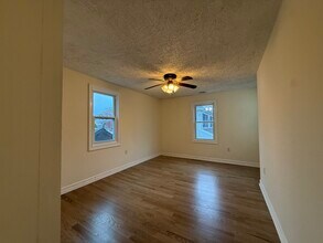 6 Warren St, Unit 6 Warren St. apartment 2 in Keyport, NJ - Building Photo - Building Photo