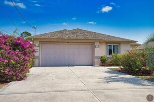 116 Albatross Rd in Rotonda West, FL - Building Photo