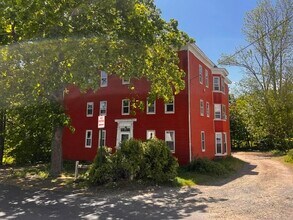 411 4th St in Rollinsford, NH - Building Photo - Building Photo