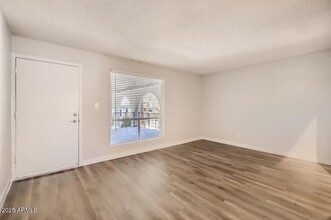 1645 E Thomas Rd in Phoenix, AZ - Building Photo - Building Photo