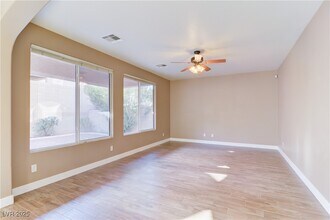 519 Moses Lake Ct in Henderson, NV - Building Photo - Building Photo