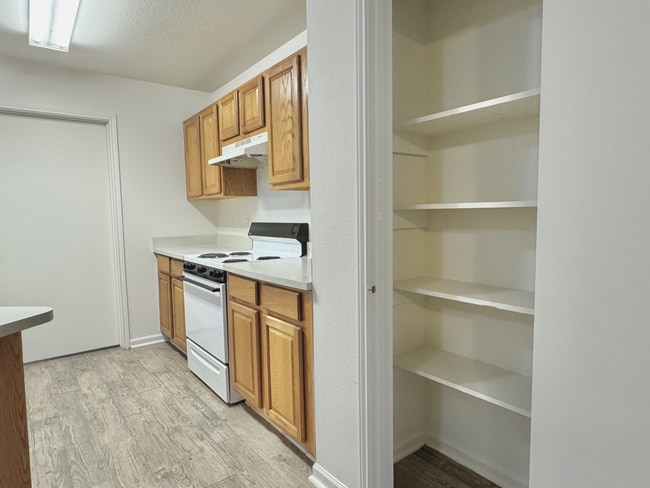 Spring Tree Apartments in Denham Springs, LA - Foto de edificio - Building Photo