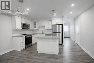 175 S Creek Dr in Kitchener, ON - Building Photo - Building Photo