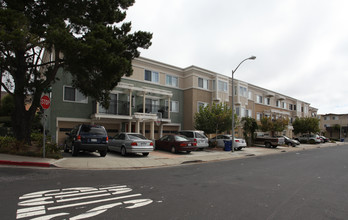 Willow Gardens in South San Francisco, CA - Foto de edificio - Building Photo