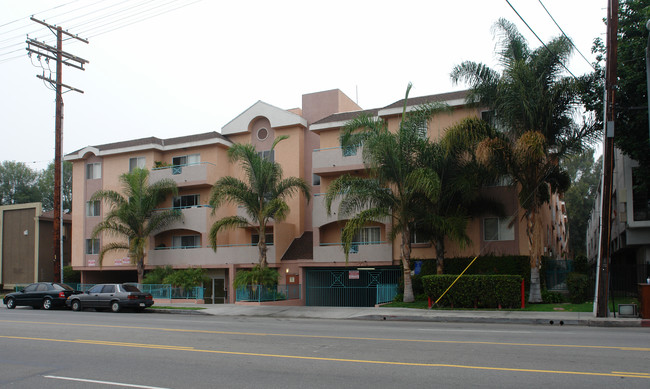 Angeles City Lights in Van Nuys, CA - Foto de edificio - Building Photo