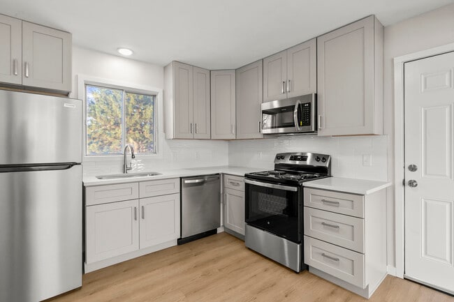 property at 4622 Parkview Dr