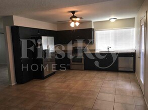 5520 W Golden Ln in Glendale, AZ - Foto de edificio - Building Photo