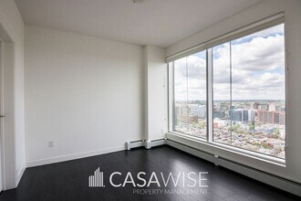 10226-2104 104 St NW in Edmonton, AB - Building Photo - Building Photo
