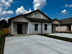 7745 Swiftwater Ln in Houston, TX - Building Photo