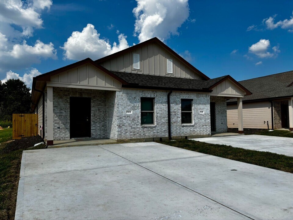 7745 Swiftwater Ln in Houston, TX - Building Photo