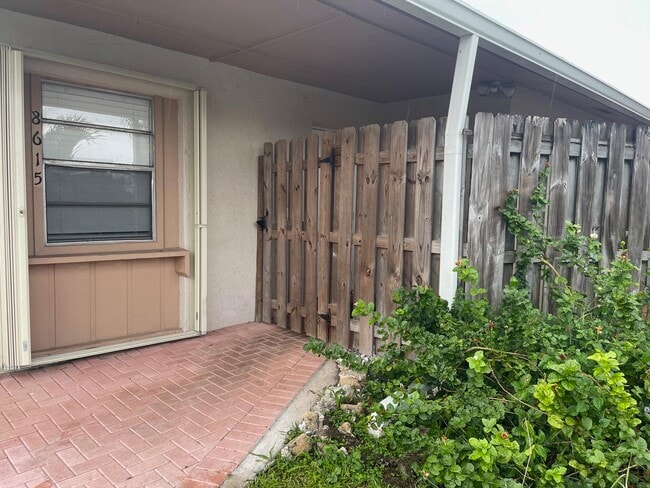 8615 Satalite Terrace in West Palm Beach, FL - Building Photo - Building Photo
