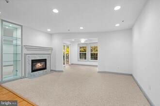 12221 Fairfield House Dr in Fairfax, VA - Building Photo - Building Photo