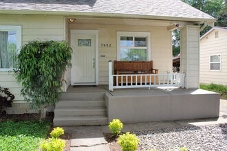 5002 SE 97th Ave in Portland, OR - Building Photo - Building Photo