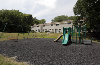 Williamsburg Estates in Harrisburg, PA - Building Photo - Building Photo