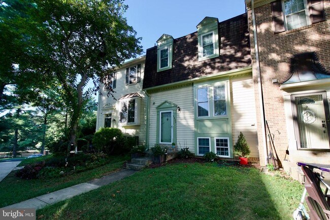 9885 Burke Pond Ct in Burke, VA - Building Photo - Building Photo