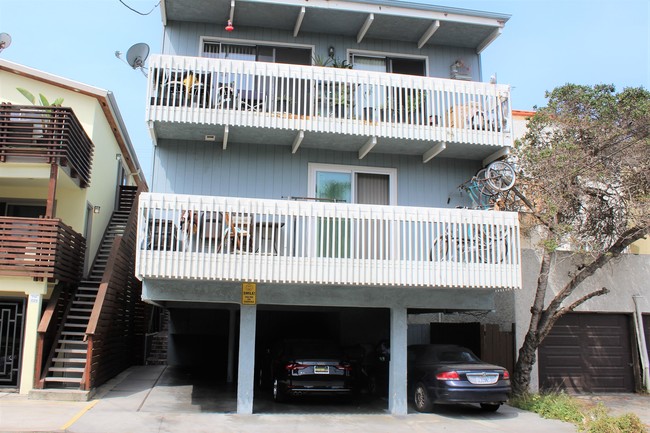 2914 Pacific Ave in Venice, CA - Building Photo - Building Photo