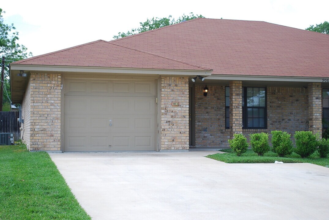 906 Crymes Ln in Harker Heights, TX - Building Photo
