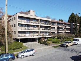 Portree House in North Vancouver, BC - Building Photo