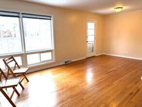 811 Hibbard Rd in Wilmette, IL - Building Photo - Building Photo