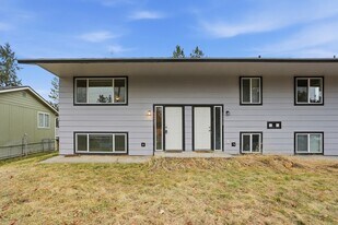 10921 E 16th Ave in Spokane Valley, WA - Building Photo