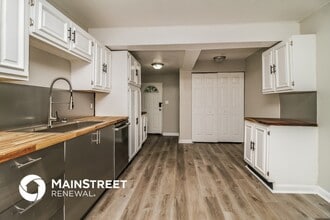 1335 E 3rd Ave in Mount Dora, FL - Foto de edificio - Building Photo