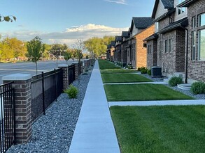 120 Fenway Flds Dr in Ogden, UT - Foto de edificio - Building Photo