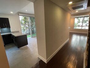 1666 Greenfield Ave in Los Angeles, CA - Building Photo - Building Photo