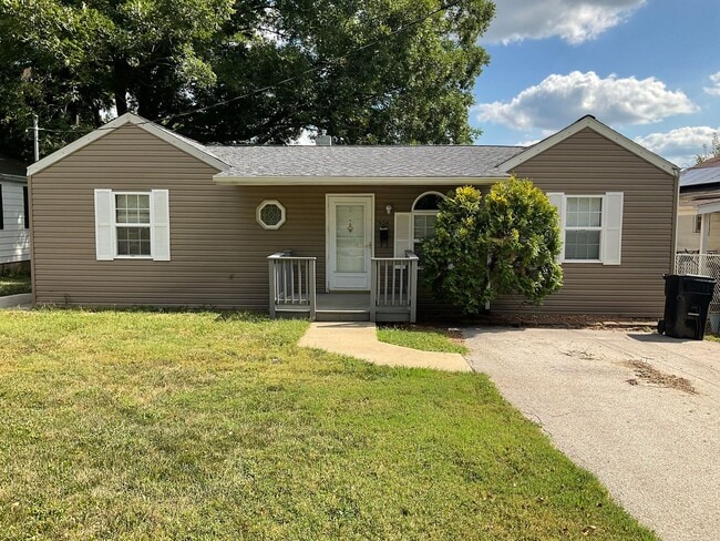 property at 504 W Van Buren St