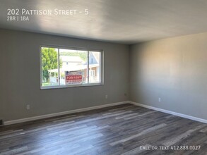 202 Pattison St in Evans City, PA - Building Photo - Building Photo