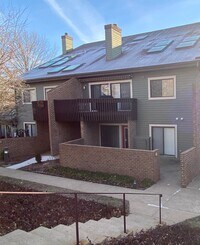 2704 Leona Ln, Unit 2704