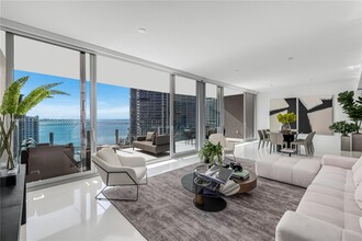 300 Biscayne Boulevard Way, Unit 2802 in Miami, FL - Foto de edificio - Building Photo