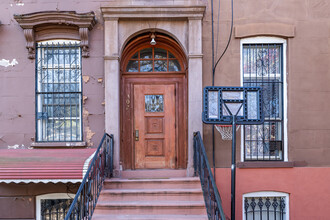 302 Macon St in Brooklyn, NY - Foto de edificio - Building Photo