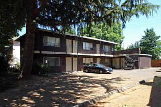 334 SE 27th Ave in Portland, OR - Building Photo - Building Photo